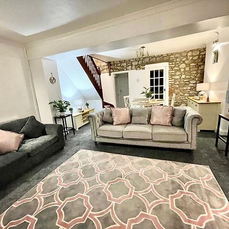 Traditional Cosy Pet Friendly Cottage By The Canal With Cymru Holidays Cwm-bran Exteriér fotografie