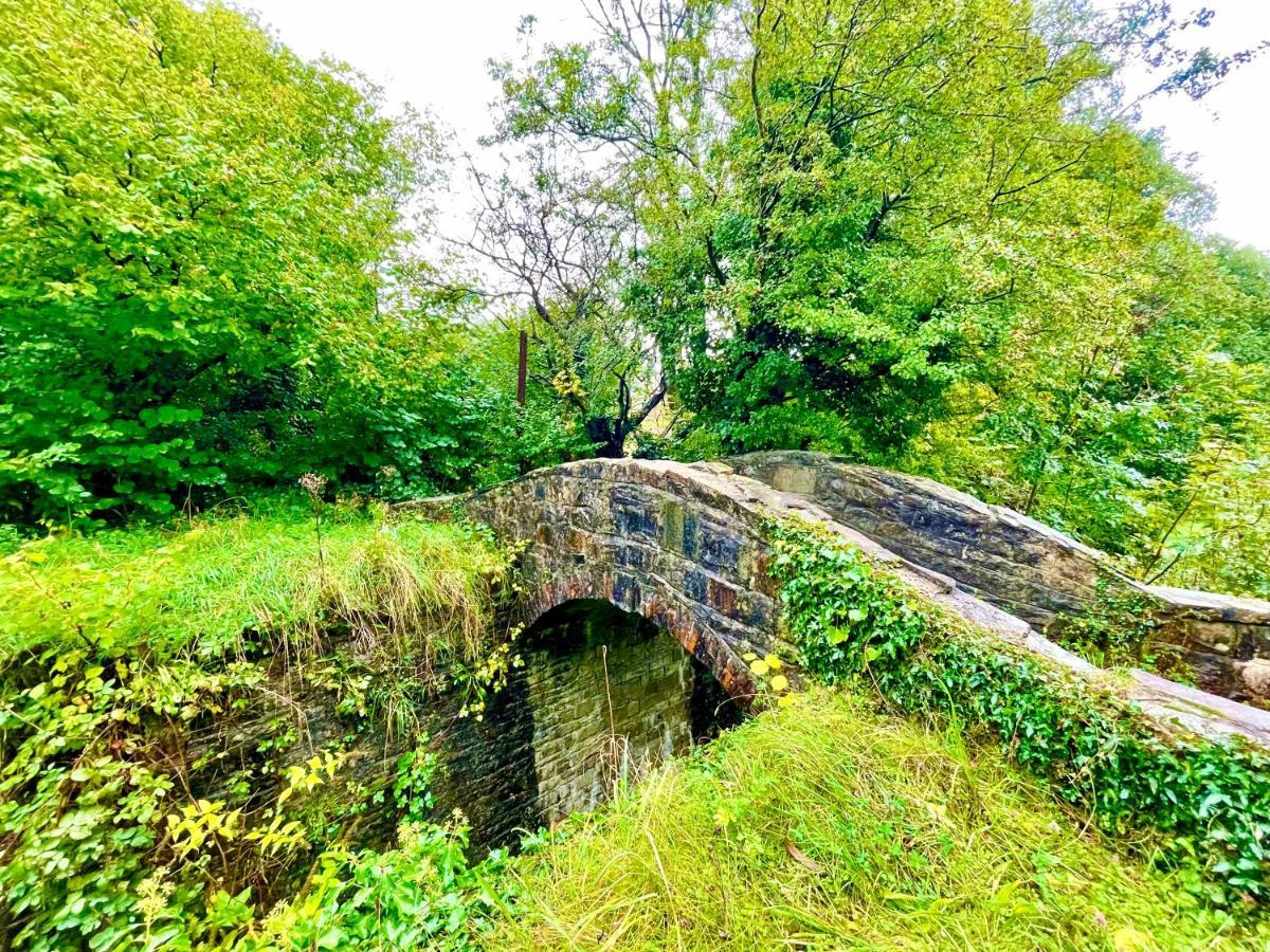 Traditional Cosy Pet Friendly Cottage By The Canal With Cymru Holidays Cwm-bran Exteriér fotografie