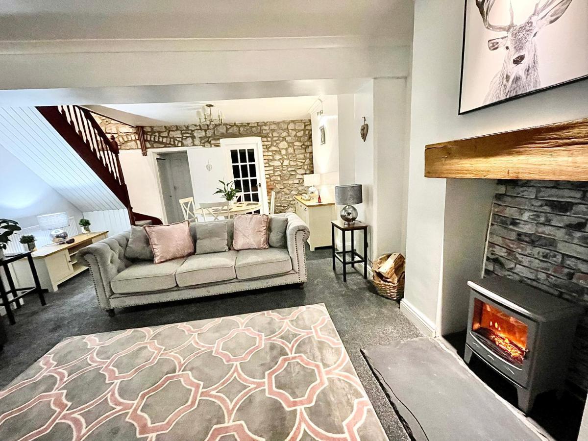Traditional Cosy Pet Friendly Cottage By The Canal With Cymru Holidays Cwm-bran Exteriér fotografie