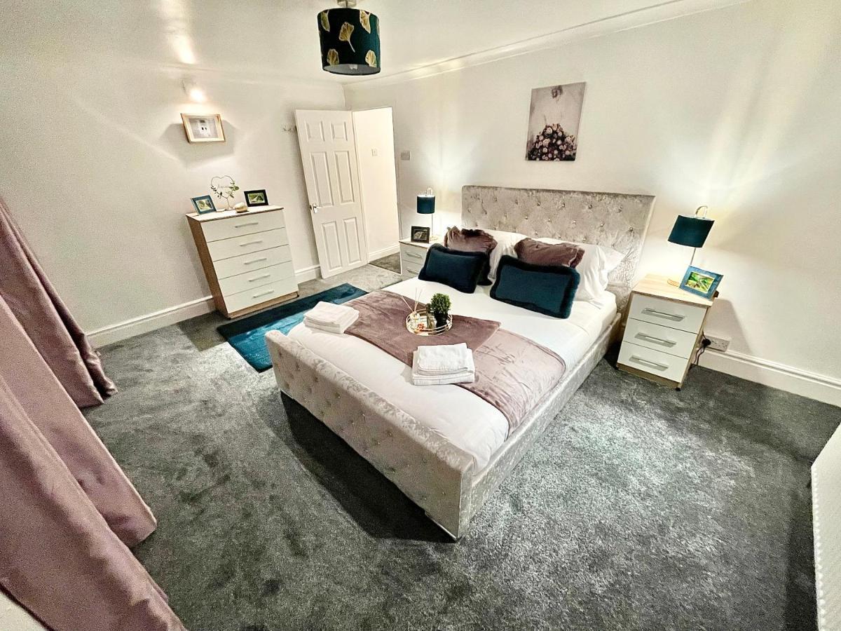 Traditional Cosy Pet Friendly Cottage By The Canal With Cymru Holidays Cwm-bran Exteriér fotografie